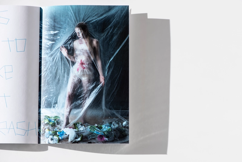 Drowning in Plastic - Bookdesign